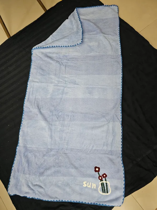 Dual_Colour_Bath_Towel_for_Newborn_&_Kids