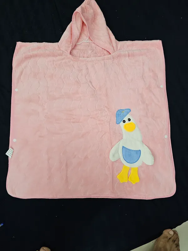 DuckieHug_Kids_Hooded_Bath_Poncho_Towel