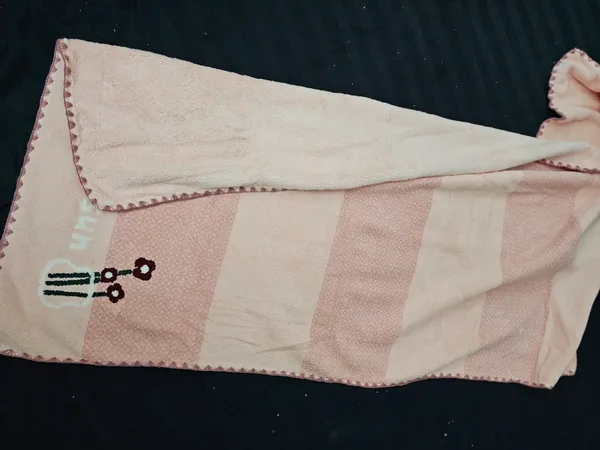 Pink_Striped_Cloth_Bib_for_Babies
