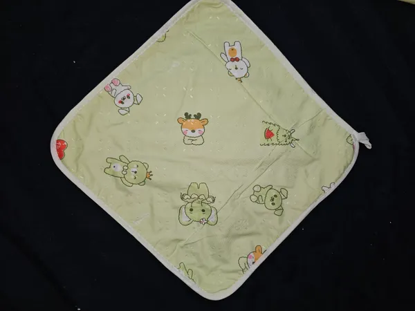 Yellow_Printed_Baby_Bedding_Set_(Dual_Towel_dry_sheet,_Dry_sheet_wrape,_2_Face_towels)