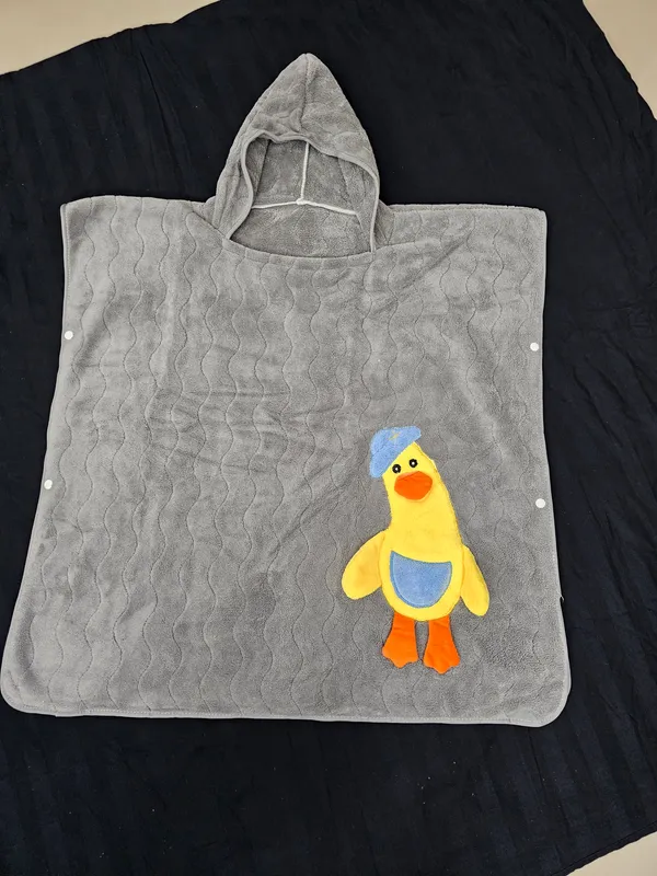 DuckieHug_Kids_Hooded_Bath_Poncho_Towel