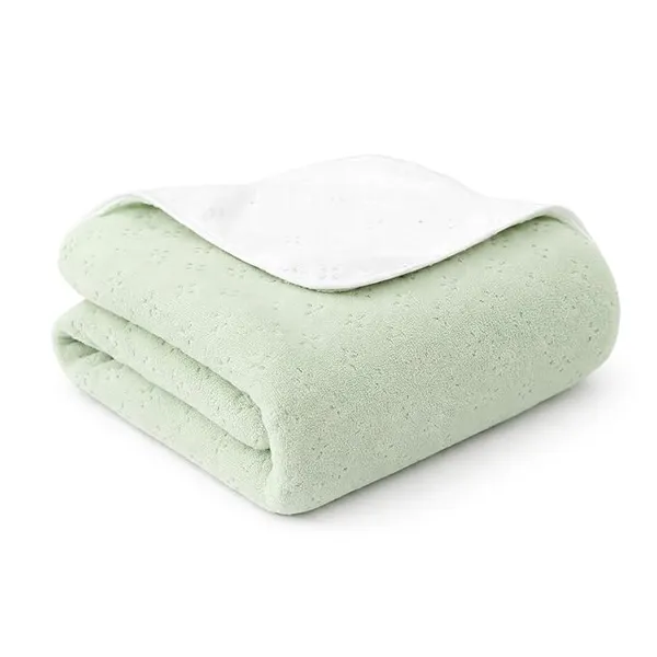 Green_And_Off_White_Microfiber_Two-Tone_Solid_Bath_Towel