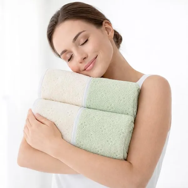 Green_And_Off_White_Microfiber_Two-Tone_Solid_Bath_Towel
