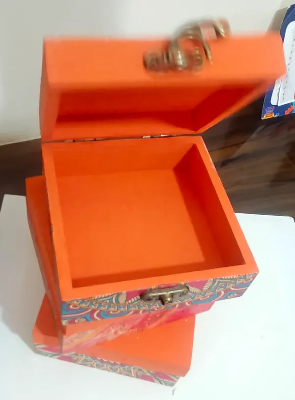 Decoupage_gift_Box_Small_(4X4X2")