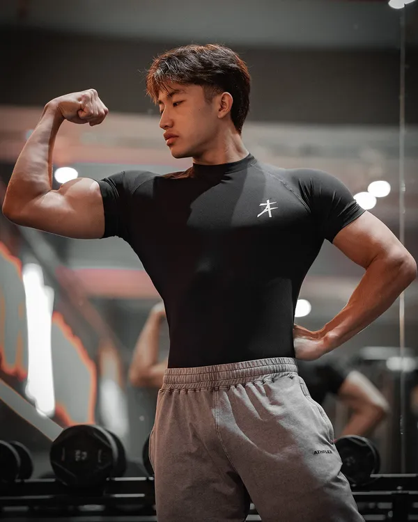 Black_Polyester_Spandex_Compression_T-Shirt_for_Men