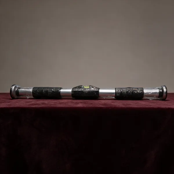 Black_Silver_Straight_Textured_Grip_Workout_Bar