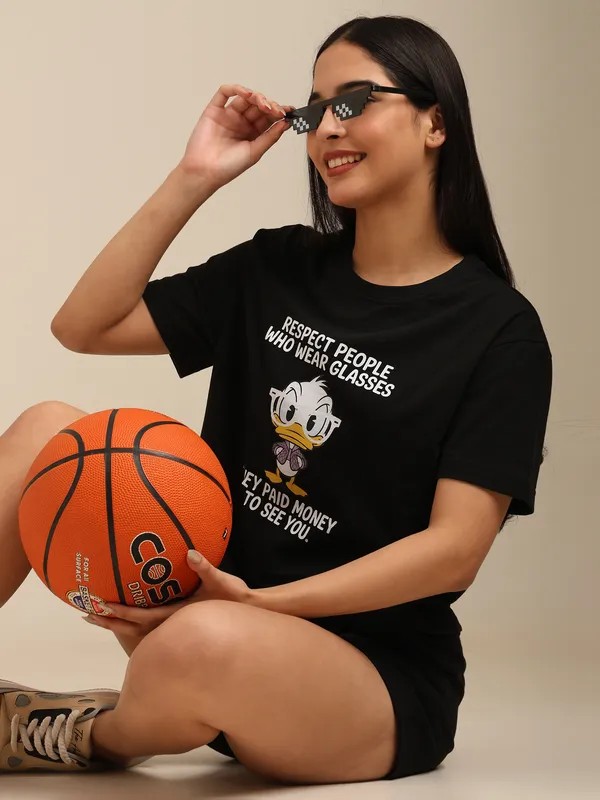 Black_Oversized_Graphic_T-Shirt_for_Women