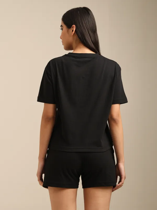 Black_Oversized_Graphic_T-Shirt_for_Women