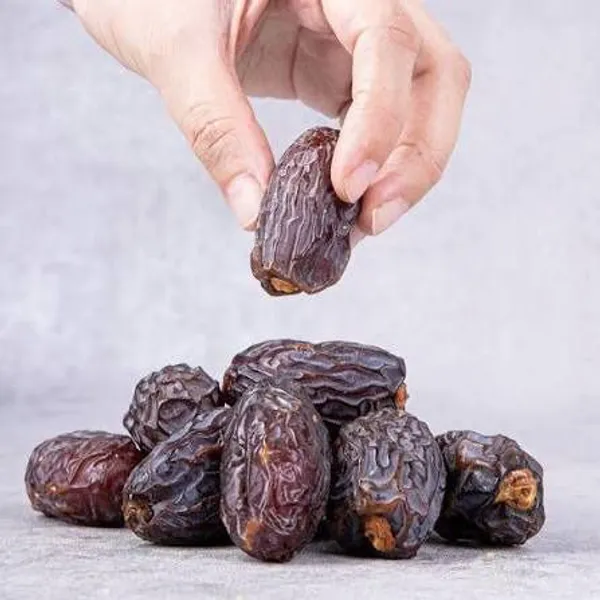 BLK_FOODS_Medjoul_Dates_400g_|Sweet_&_Nutrient_Rich_Dry_Fruit_|Healthy_Snack_Khajoor_Dates_(1_x_400_g)