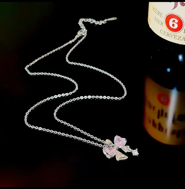Gold_And_Silver_Alloy_Pendant_Necklace_For_Women