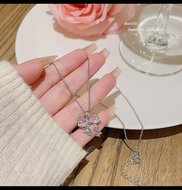 Gold_And_Silver_Alloy_Pendant_Necklace_For_Women