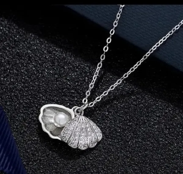 Silver_Alloy_Pendant_Necklace_For_Women