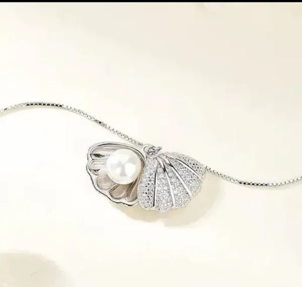 Silver_Alloy_Pendant_Necklace_For_Women