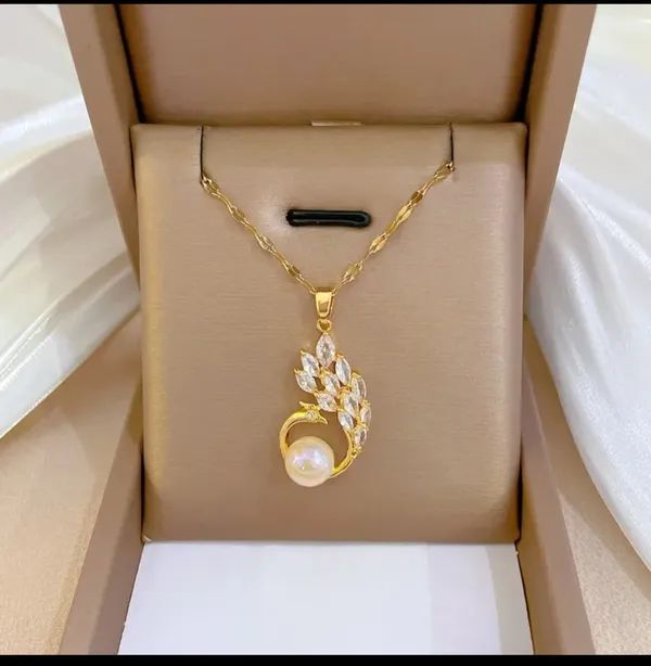 Gold_Alloy_Pendant_Necklace_Set_For_Women