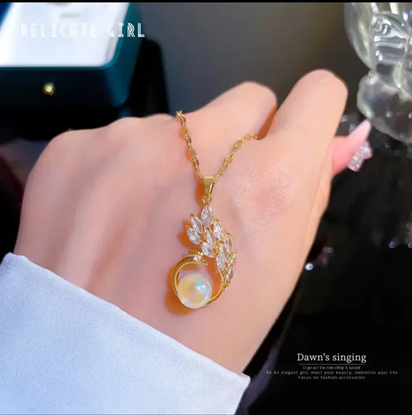 Gold_Alloy_Pendant_Necklace_Set_For_Women