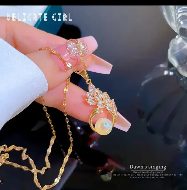 Gold_Alloy_Pendant_Necklace_Set_For_Women