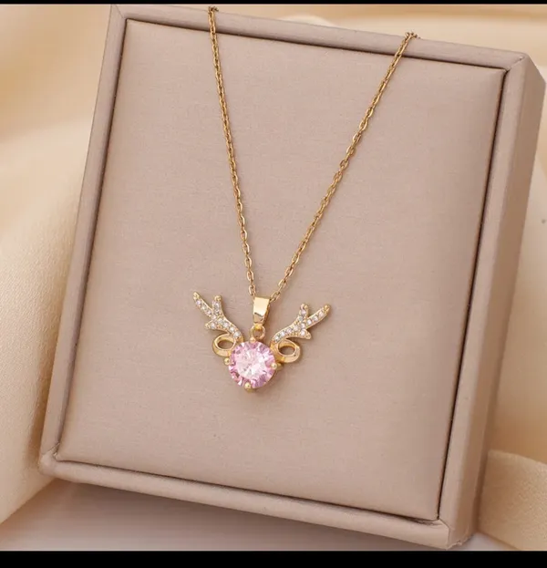 Gold_Alloy_Pendant_Necklace_For_Women