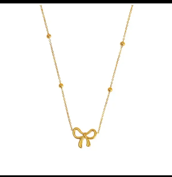 Gold_Alloy_Pendant_Necklace_For_Women