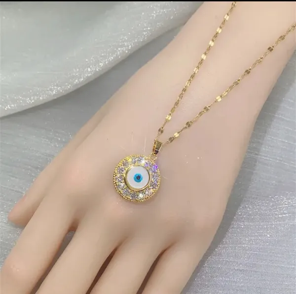 Gold_Alloy_Pendant_Necklace_Set_For_Women