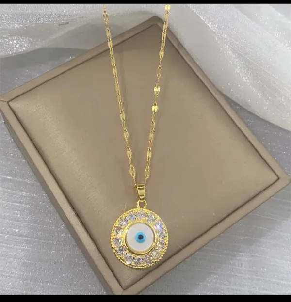 Gold_Alloy_Pendant_Necklace_Set_For_Women