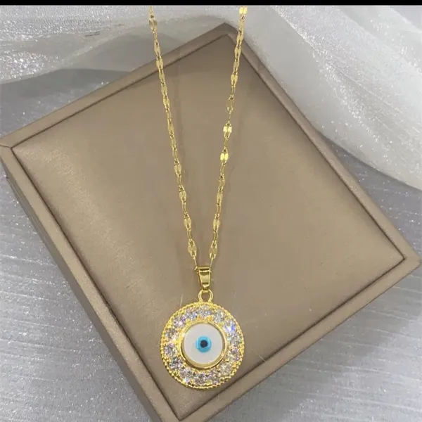Gold_Alloy_Pendant_Necklace_Set_For_Women