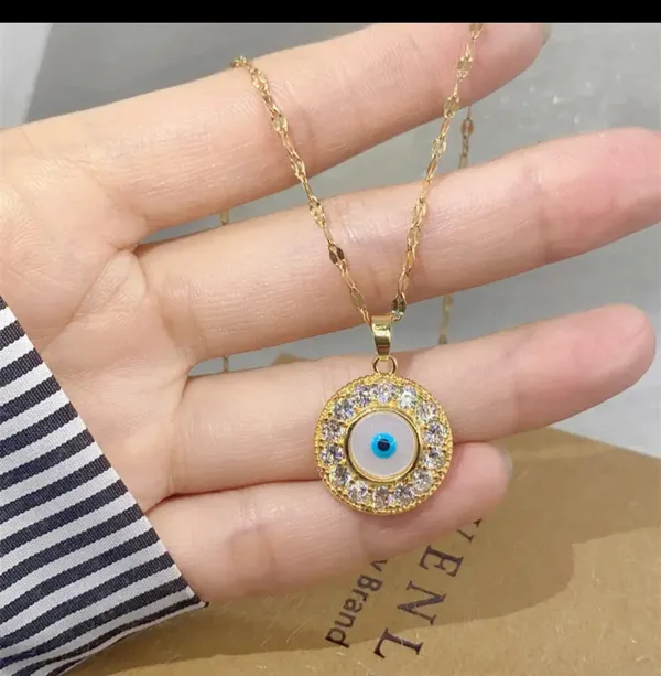 Gold_Alloy_Pendant_Necklace_Set_For_Women