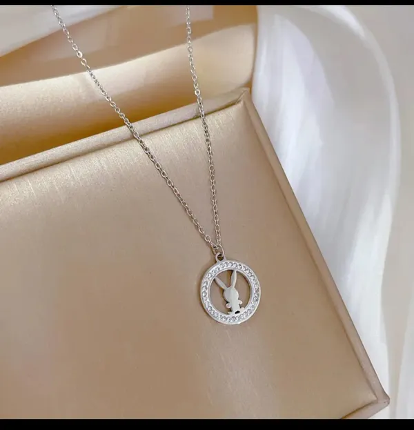 Silver_Alloy_Pendant_Necklace_For_Women