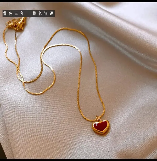 Gold_Alloy_Pendant_Necklace_For_Women