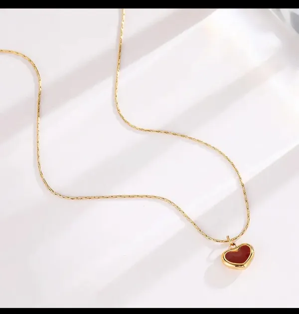 Gold_Alloy_Pendant_Necklace_For_Women