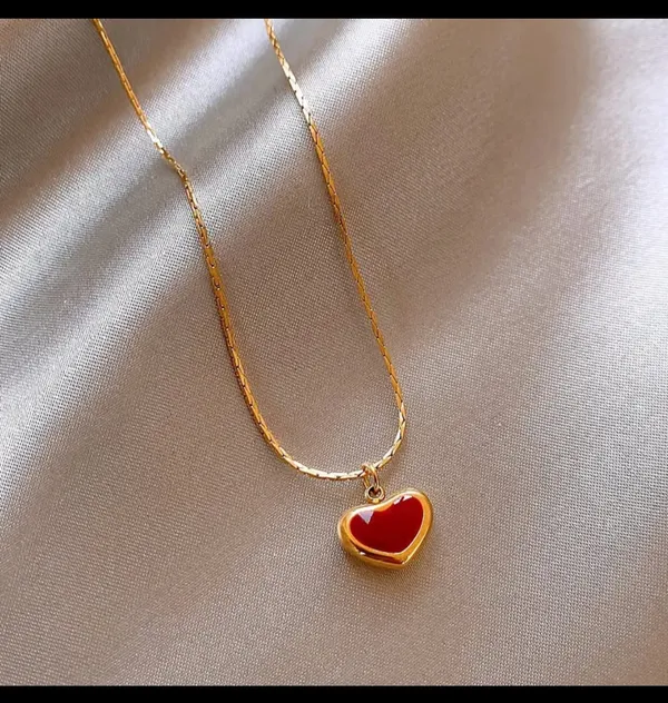 Gold_Alloy_Pendant_Necklace_For_Women