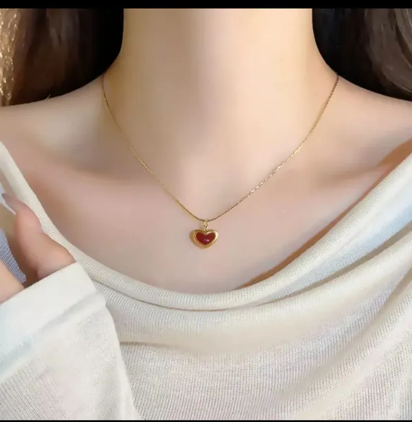 Gold_Alloy_Pendant_Necklace_For_Women