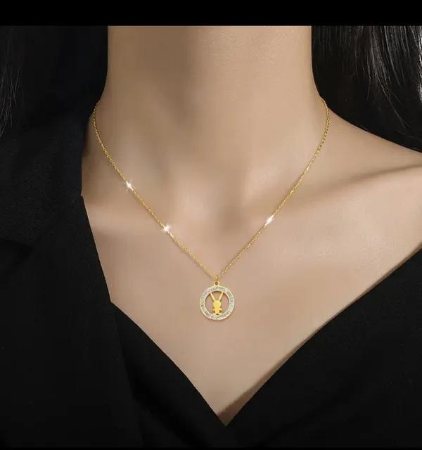 Gold_And_Silver_Alloy_Pendant_Necklace_For_Women