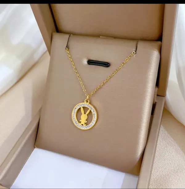 Gold_And_Silver_Alloy_Pendant_Necklace_For_Women