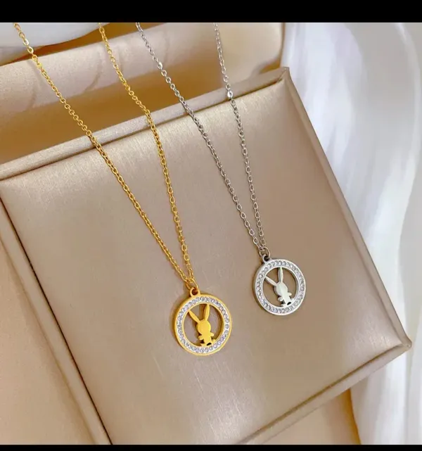 Gold_And_Silver_Alloy_Pendant_Necklace_For_Women