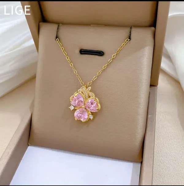 Gold_Alloy_Pendant_Necklace_For_Women