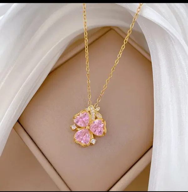 Gold_Alloy_Pendant_Necklace_For_Women