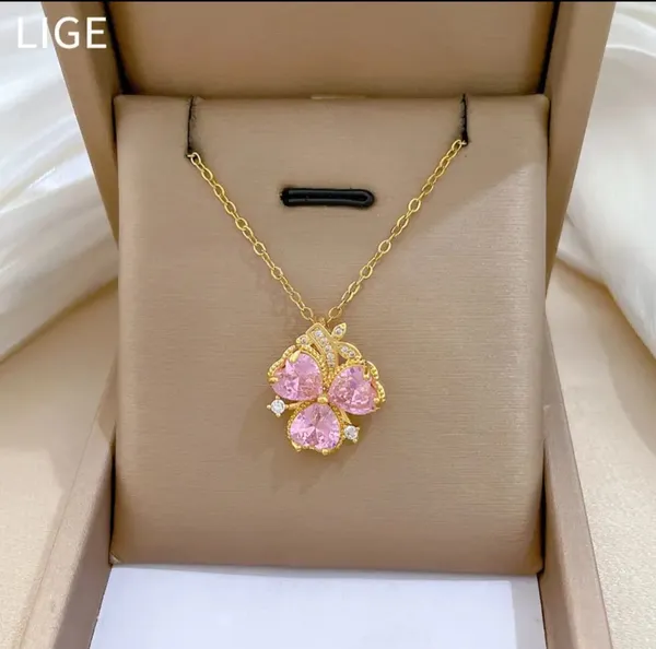 Gold_Alloy_Pendant_Necklace_For_Women