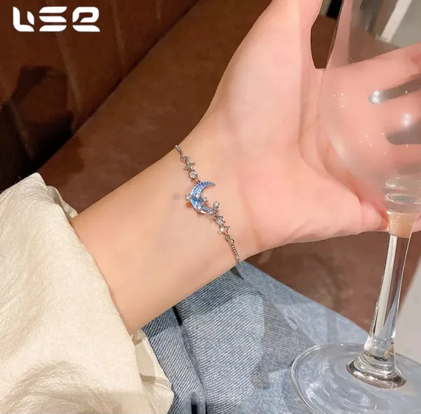 Gold_Alloy_Bracelet_For_Women