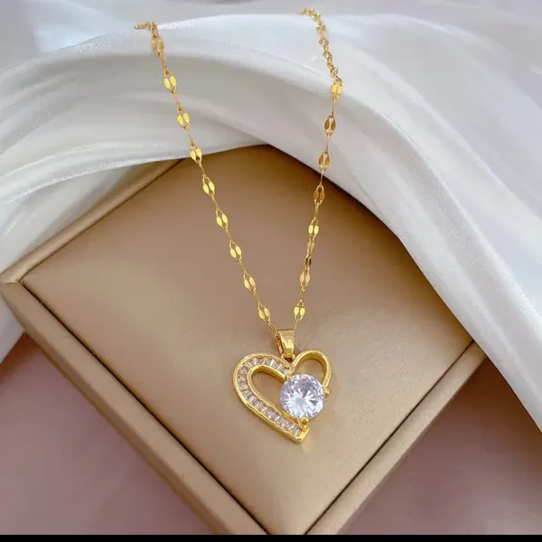 Gold_Alloy_Pendant_Necklace_For_Women