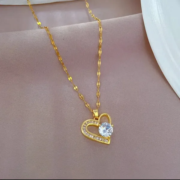 Gold_Alloy_Pendant_Necklace_For_Women