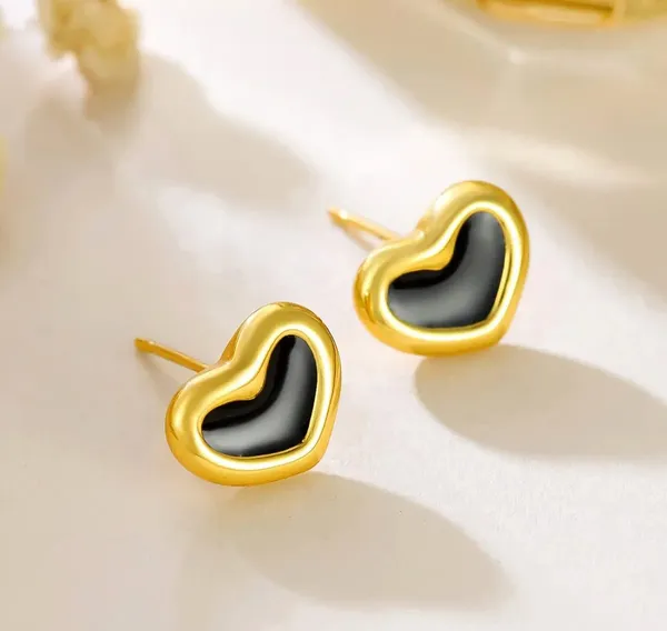 Elegant_Black_Heart_Stud_Earrings_For_Women_Gold_Tone_Heart_Shaped_Fashion_Earrings_Minimalist_Cute_Statement_Jewellery_For_Party_Office_Festive_And_Everyday_Wear