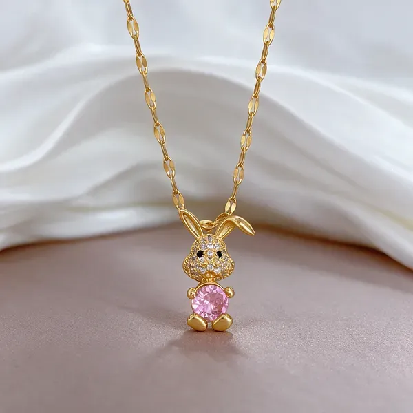 Gold_Alloy_Pendant_Necklace_For_Women