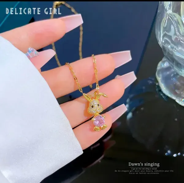 Gold_Alloy_Pendant_Necklace_For_Women