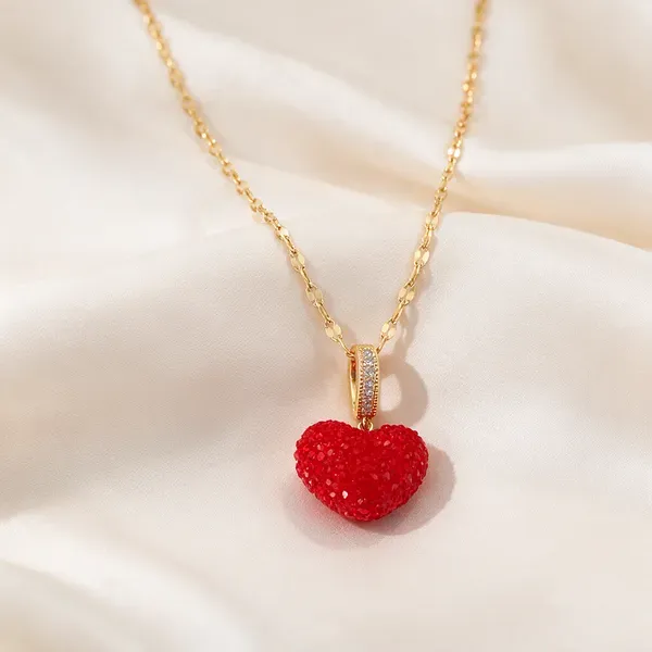 Gold_Alloy_Pendant_Necklace_For_Women
