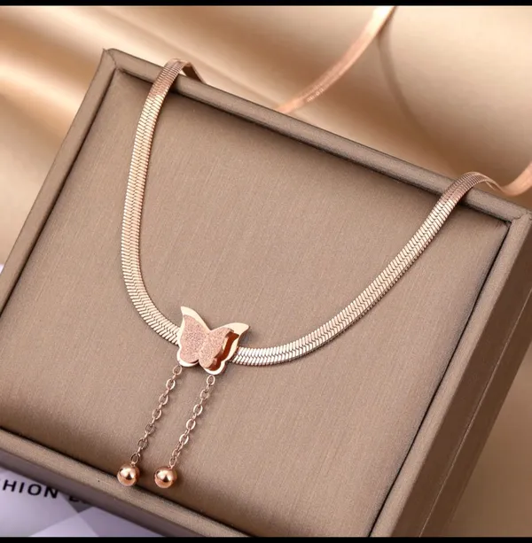 Gold_Alloy_Bracelet_For_Women