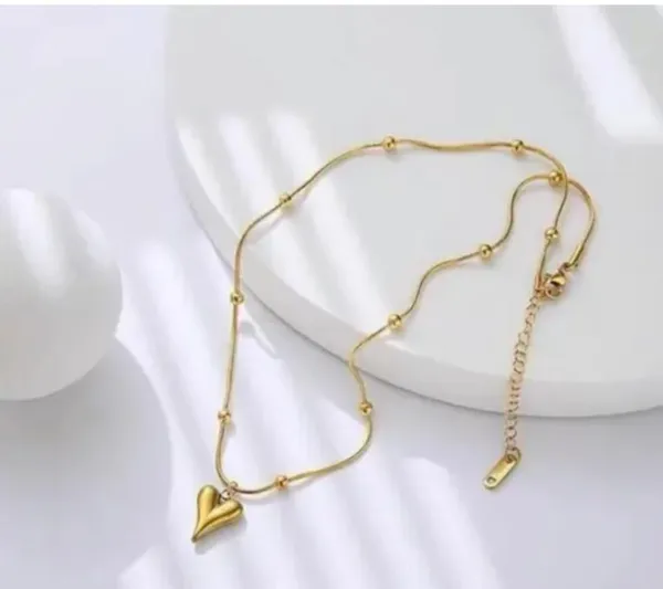 Gold_Alloy_Pendant_Necklace_For_Women