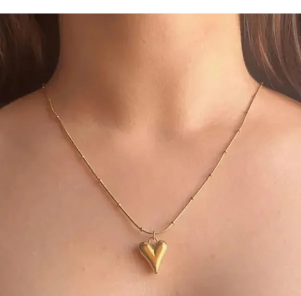 Gold_Alloy_Pendant_Necklace_For_Women