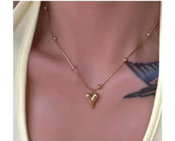 Gold_Alloy_Pendant_Necklace_For_Women