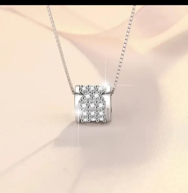 Silver_Alloy_Pendant_Necklace_For_Women