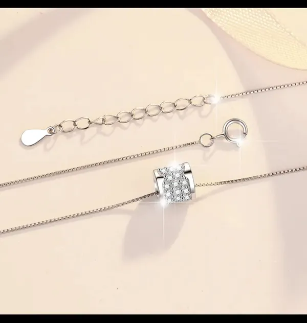 Silver_Alloy_Pendant_Necklace_For_Women